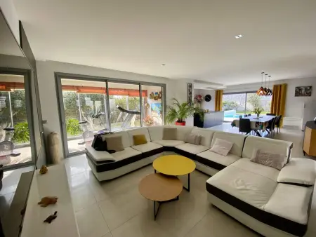 Villa Contemporaine avec Piscine Privée et Climatisation à 15min Plages - Photo 2