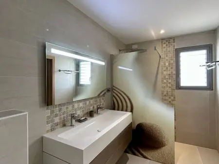 Villa Contemporaine avec Piscine Privée et Climatisation à 15min Plages - Photo 7