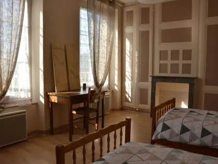 Maison de caractère avec jardin clos, idéale pour familles, proche sentiers de randonnée - Photo 2