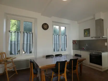 Maison de caractère avec jardin clos, idéale pour familles, proche sentiers de randonnée - Photo 7