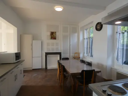 Maison de caractère avec jardin clos, idéale pour familles, proche sentiers de randonnée - Photo 8