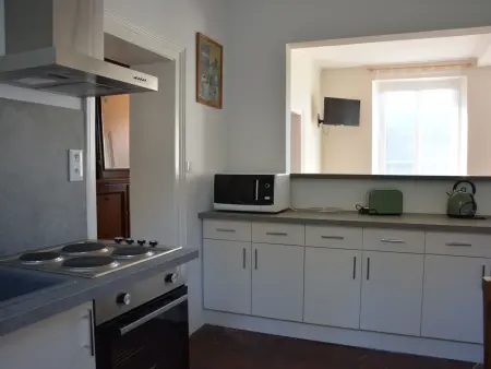Maison de caractère avec jardin clos, idéale pour familles, proche sentiers de randonnée - Photo 9