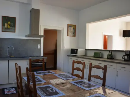 Maison de caractère avec jardin clos, idéale pour familles, proche sentiers de randonnée - Photo 10