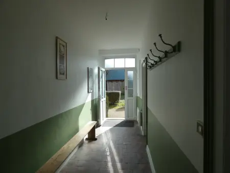 Maison de caractère avec jardin clos, idéale pour familles, proche sentiers de randonnée - Photo 11