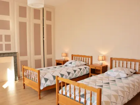 Maison de caractère avec jardin clos, idéale pour familles, proche sentiers de randonnée - Photo 16