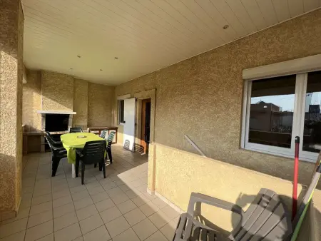 T4 Centre-Ville, 8 Pers, Terrasse, Parking, à 200m Plage/Commerces - Photo 2