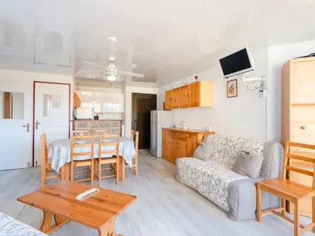 Appartement lumineux à Gruissan, 2 chambres, proche plage, parking sécurisé, mini-box WIFI, non-fumeur - Photo 1