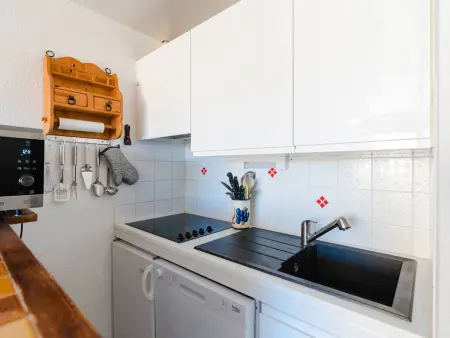 Appartement lumineux à Gruissan, 2 chambres, proche plage, parking sécurisé, mini-box WIFI, non-fumeur - Photo 4