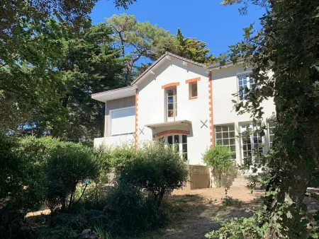 Studio lumineux avec loggia, à 50m de la plage, parking privé, proche commerces et restaurants - Photo 1