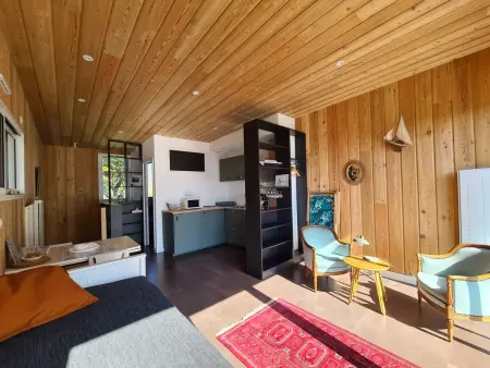Studio lumineux avec loggia, à 50m de la plage, parking privé, proche commerces et restaurants - Photo 3