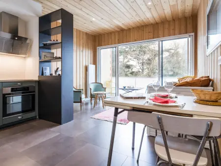 Studio lumineux avec loggia, à 50m de la plage, parking privé, proche commerces et restaurants - Photo 5