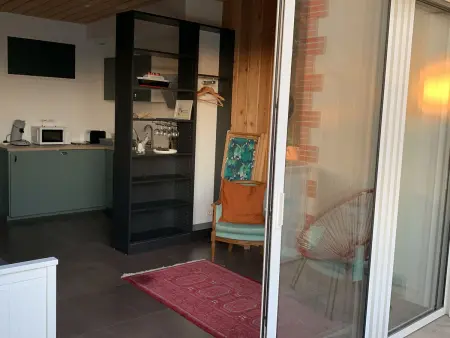 Studio lumineux avec loggia, à 50m de la plage, parking privé, proche commerces et restaurants - Photo 7
