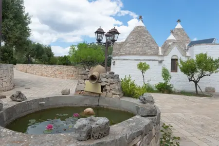 Trulli Azzalema Cisternino, Trulli dans la vallée d'Itria avec piscine - Photo 4
