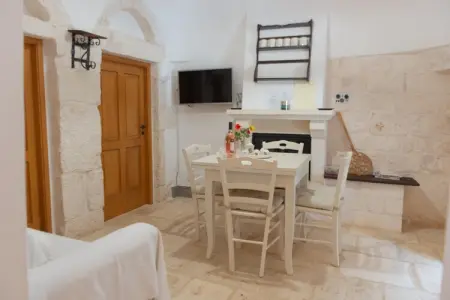 Trulli Azzalema Cisternino, Trulli dans la vallée d'Itria avec piscine - Photo 6