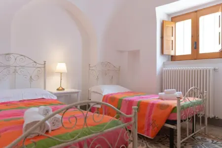 Trulli Azzalema Cisternino, Trulli dans la vallée d'Itria avec piscine - Photo 19