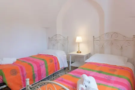 Trulli Azzalema Cisternino, Trulli dans la vallée d'Itria avec piscine - Photo 20
