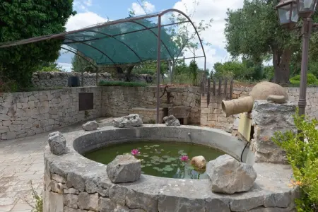 Trulli Azzalema Cisternino, Trulli dans la vallée d'Itria avec piscine - Photo 41