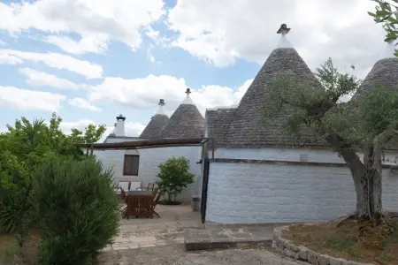 Trulli Azzalema Cisternino, Trulli dans la vallée d'Itria avec piscine - Photo 49