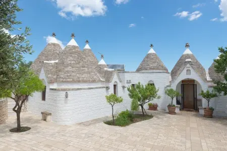 Trulli Azzalema Cisternino, Trulli dans la vallée d'Itria avec piscine - Photo 60