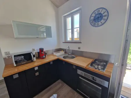 Maison rénovée avec piscine, jardin clos et terrasse, à 5 min de la plage et des commerces - Photo 3