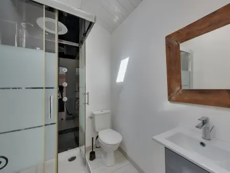 Maison rénovée avec piscine, jardin clos et terrasse, à 5 min de la plage et des commerces - Photo 7