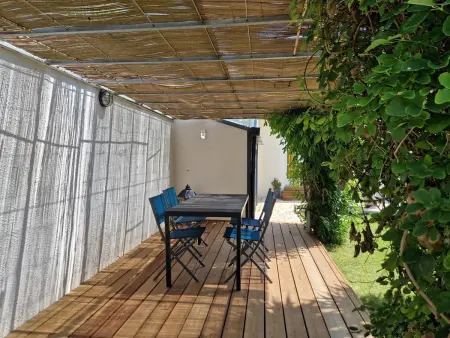 Maison rénovée avec piscine, jardin clos et terrasse, à 5 min de la plage et des commerces - Photo 9