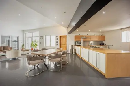 Magnifique maison de vacances pour 10 adultes avec pscine intérieure  Sauna Bains à remous et  Hamam, Maison de vacances à Verviers avec sauna - Photo 3