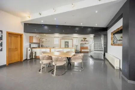 Magnifique maison de vacances pour 10 adultes avec pscine intérieure  Sauna Bains à remous et  Hamam, Maison de vacances à Verviers avec sauna - Photo 9
