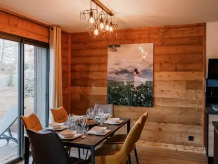 Golf, Bain à Remous, Piscine et Activités Ludiques : Lodge de Luxe pour 4 Adultes + 2 Enfants - Photo 1