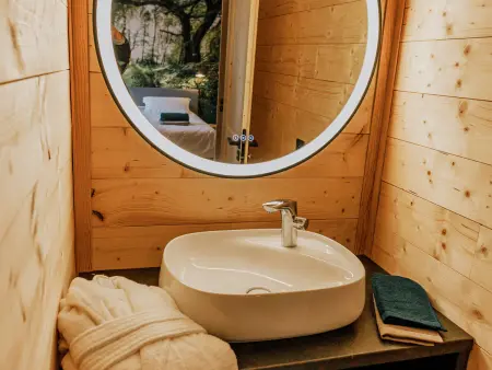 Lodge avec bain à remous privatif, piscine, salle de sport et aire de jeux au bord du golf de Chambon - Photo 8