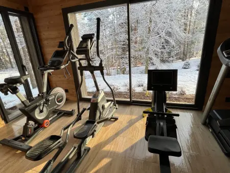 Lodge avec bain à remous privatif, piscine, salle de sport et aire de jeux au bord du golf de Chambon - Photo 22
