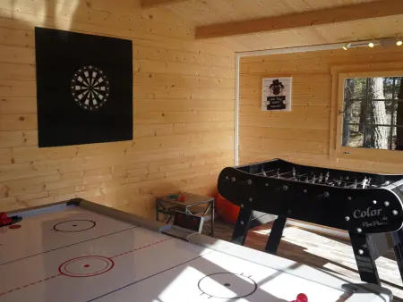 Lodge avec bain à remous privatif, piscine, salle de sport et aire de jeux au bord du golf de Chambon - Photo 25