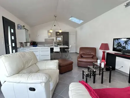 Maison calme avec jardin clos, 800m plage - 2 chambres, BBQ, parking privé, Wifi - Photo 3