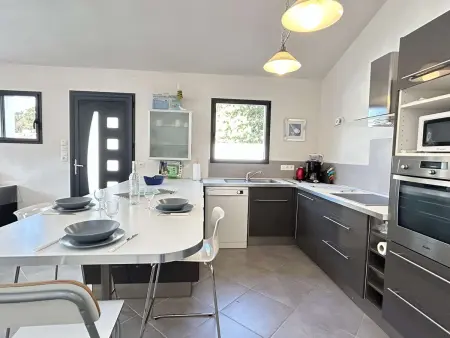 Maison calme avec jardin clos, 800m plage - 2 chambres, BBQ, parking privé, Wifi - Photo 7