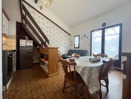 Maison 2 pièces/mezzanine, 6 couchages, terrasse spacieuse, piscine et parking privé à Gruissan - Photo 2