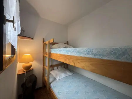 Maison 2 pièces/mezzanine, 6 couchages, terrasse spacieuse, piscine et parking privé à Gruissan - Photo 4