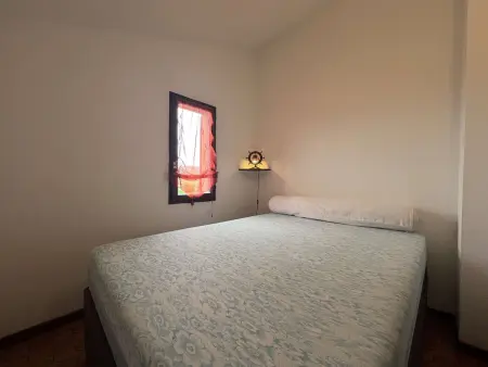 Maison 2 pièces/mezzanine, 6 couchages, terrasse spacieuse, piscine et parking privé à Gruissan - Photo 6