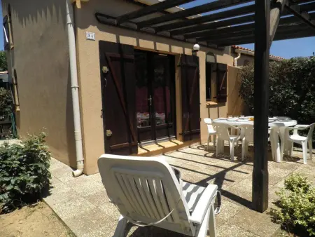 Maison 2 pièces/mezzanine, 6 couchages, terrasse spacieuse, piscine et parking privé à Gruissan - Photo 8