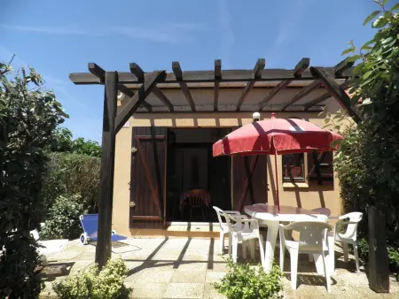 Maison 2 pièces/mezzanine, 6 couchages, terrasse spacieuse, piscine et parking privé à Gruissan - Photo 9