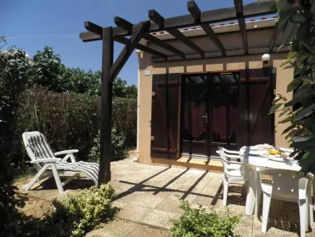 Maison 2 pièces/mezzanine, 6 couchages, terrasse spacieuse, piscine et parking privé à Gruissan - Photo 10