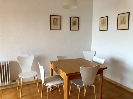 Appartement avec Terrasse et Climatisation, Proche Plage - Photo 9