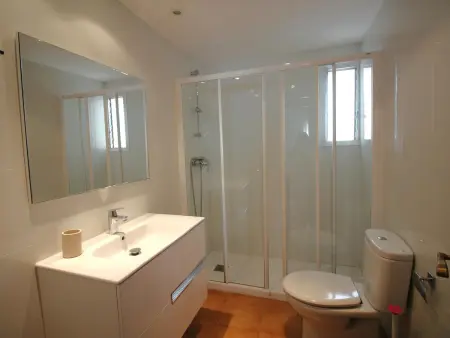 Appartement avec Terrasse et Climatisation, Proche Plage - Photo 20
