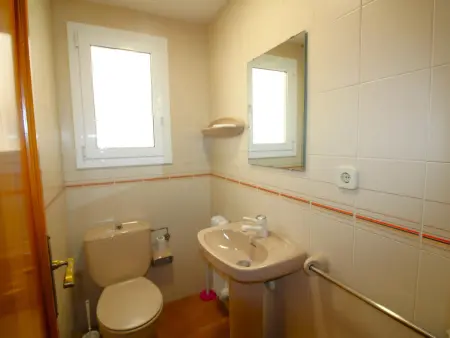 Appartement avec Terrasse et Climatisation, Proche Plage - Photo 21