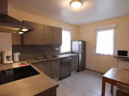 Maison mitoyenne à Surtainville: 4 chambres, proximité mer, animaux acceptés - Photo 2