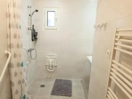 Maison mitoyenne à Surtainville: 4 chambres, proximité mer, animaux acceptés - Photo 8