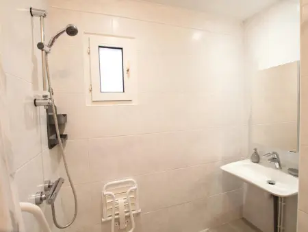 Maison mitoyenne à Surtainville: 4 chambres, proximité mer, animaux acceptés - Photo 9