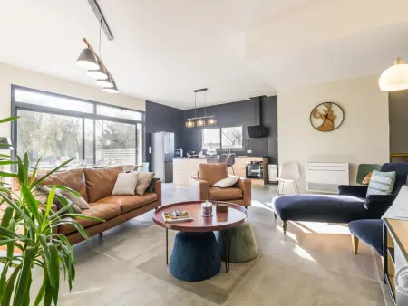 Maison lumineuse avec terrasse, jardin et équipement complet près de la voie verte - Photo 1