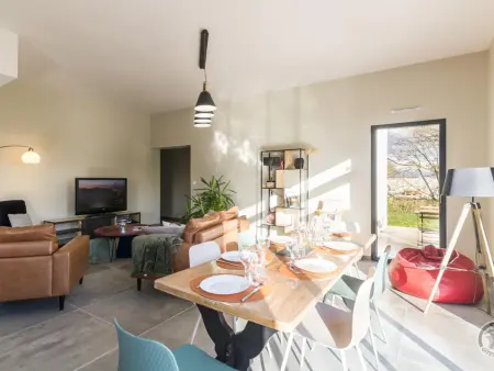 Maison lumineuse avec terrasse, jardin et équipement complet près de la voie verte - Photo 6
