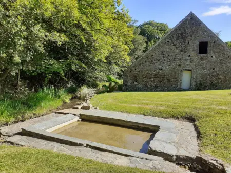 Grande maison en pierre avec jardin près de la plage - Photo 2