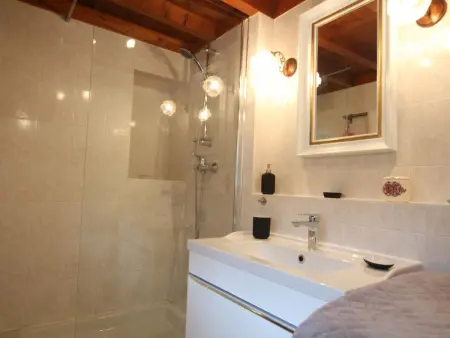 Grande maison en pierre avec jardin près de la plage - Photo 8